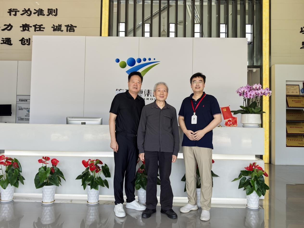 著名腫瘤病因?qū)W專家考察依瑞德集團，探討腦科學(xué)與腫瘤心身醫(yī)學(xué)的創(chuàng)新融合